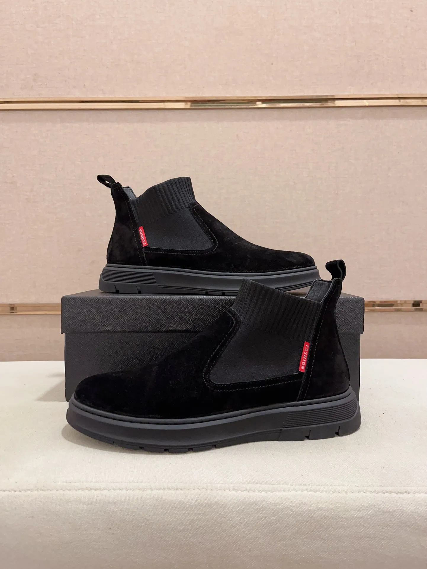 Factory price 480💰 (sheepskin lining * velvet lining optional! Can be made without label) High-quality new PRADA (Prada) counters are launched simultaneously, new men's shoes, 😘fabric is made of high-tech glue-spraying technology. Lining: sheepskin lining* velvet lining. 👍🏿 High-end ☄️ air-cushion molded anti-slip rubber outsole, exquisite lines, simple and elegant, comfortable and high-end for leisure travel. Code number: 38 to 44 (45 can be customized and cannot be returned or exchanged)